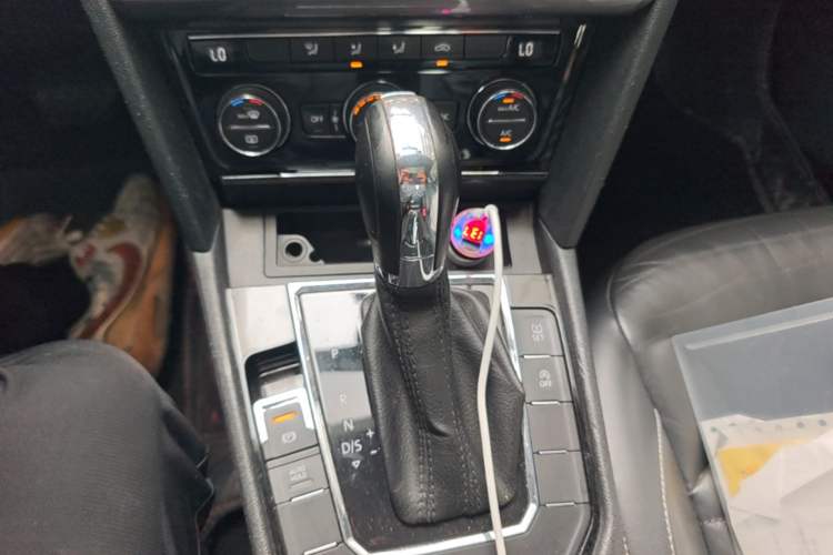 Used Volkswagen Lamando 2017 280TSI DSG Comfort Edition Gear Lever