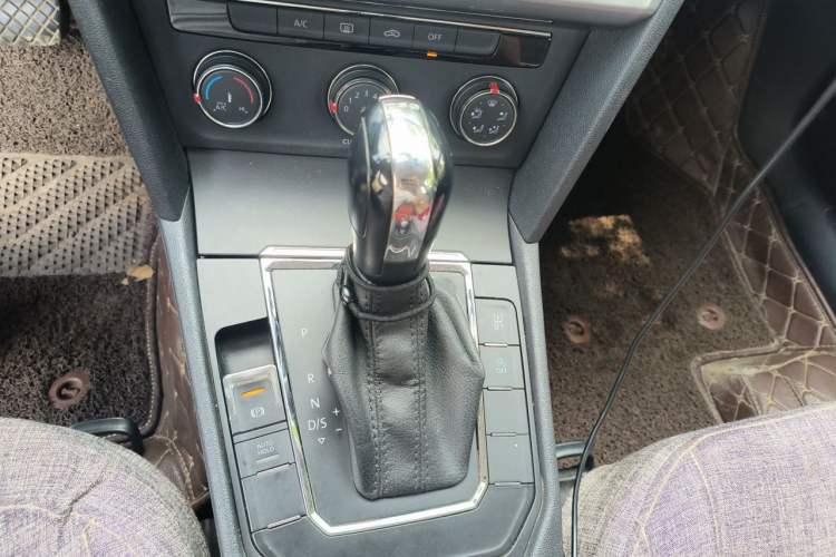 Used Volkswagen Lamando 2017 230TSI DSG Fashion Edition Gear Lever