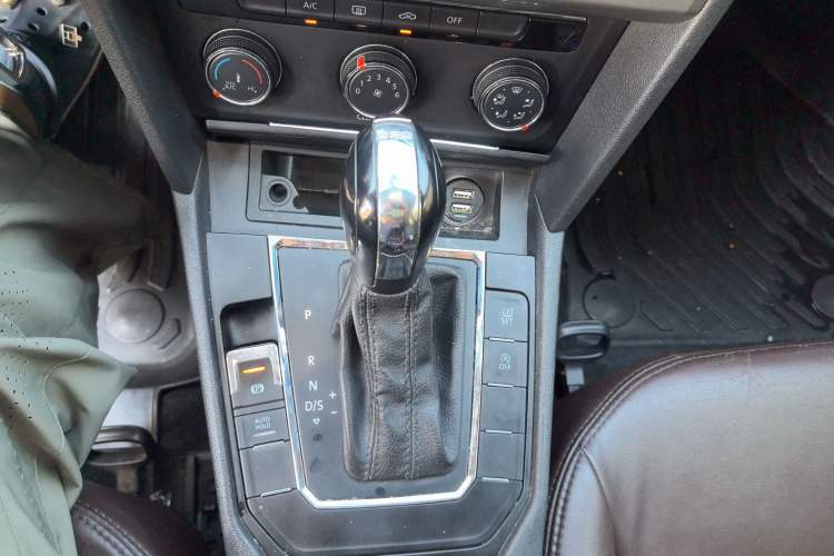 Used Volkswagen Lamando 2017 230TSI DSG Fashion Edition Gear Lever