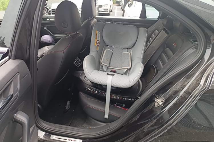 Used Volkswagen Lamando 2017 2.0T GTS Left Rear Seat