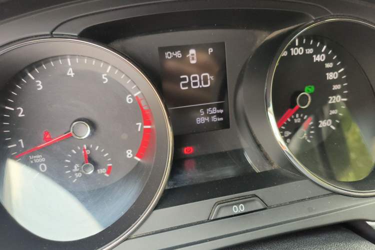 Used Volkswagen Lamando 2017 230TSI DSG Fashion Edition Odometer Close Up