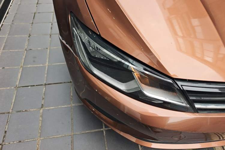 Used Volkswagen Lamando 2017 280TSI DSG Comfort Edition Right Front Headlight