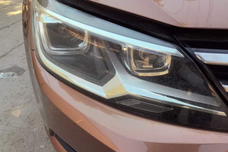 Used Volkswagen Lamando 2017 230TSI DSG Fashion Edition Right Front Headlight