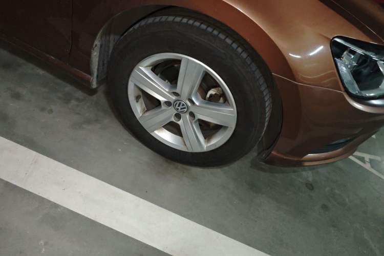 Used Volkswagen Lamando 2017 230TSI DSG Fashion Edition Right Front Wheel Hub