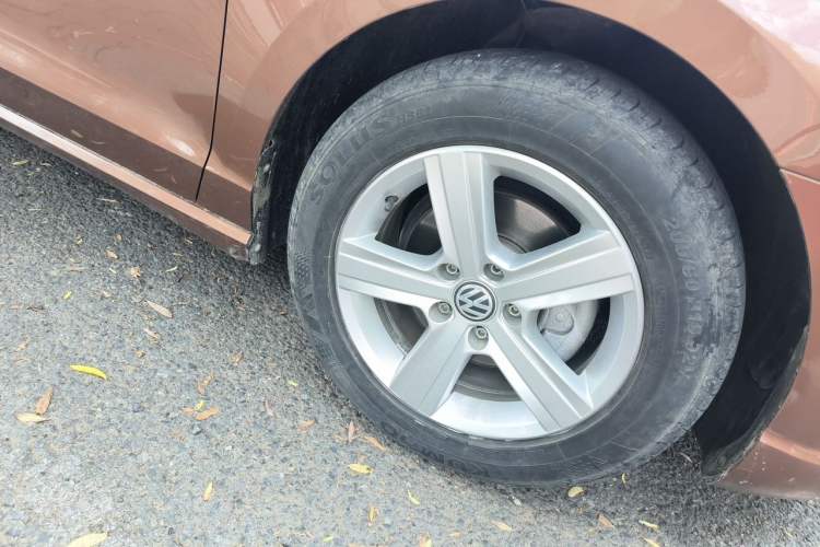 Used Volkswagen Lamando 2017 230TSI DSG Fashion Edition Right Front Wheel Hub