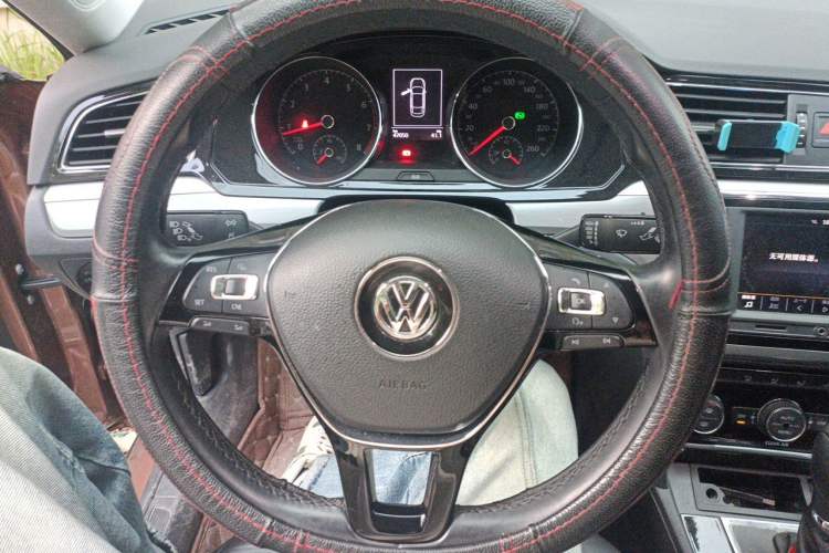 Used Volkswagen Lamando 2017 280TSI DSG Comfort Edition Steering Wheel