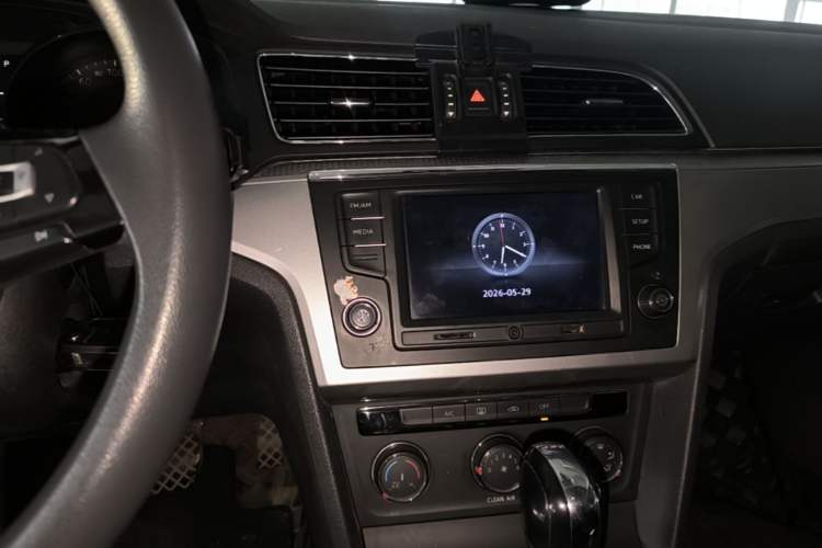 Used Volkswagen Lamando 2017 230TSI DSG Fashion Edition Audio And AC Panel