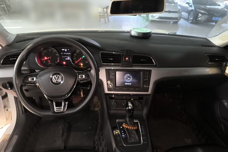 Used Volkswagen Lamando 2017 230TSI DSG Fashion Edition Center Console