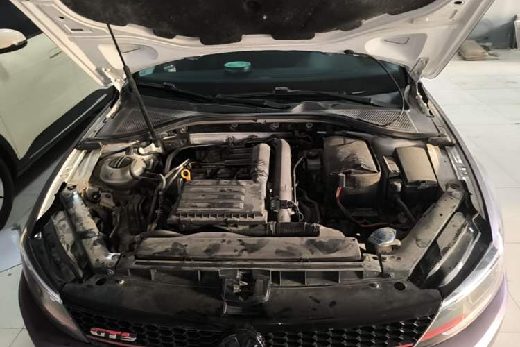 Used Volkswagen Lamando 2017 230TSI DSG Fashion Edition Engine Bay
