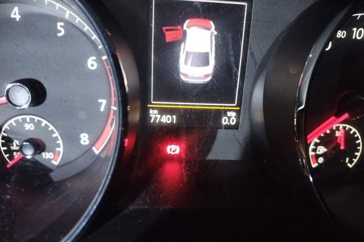 Used Volkswagen Lamando 2017 2.0T GTS Odometer Close Up