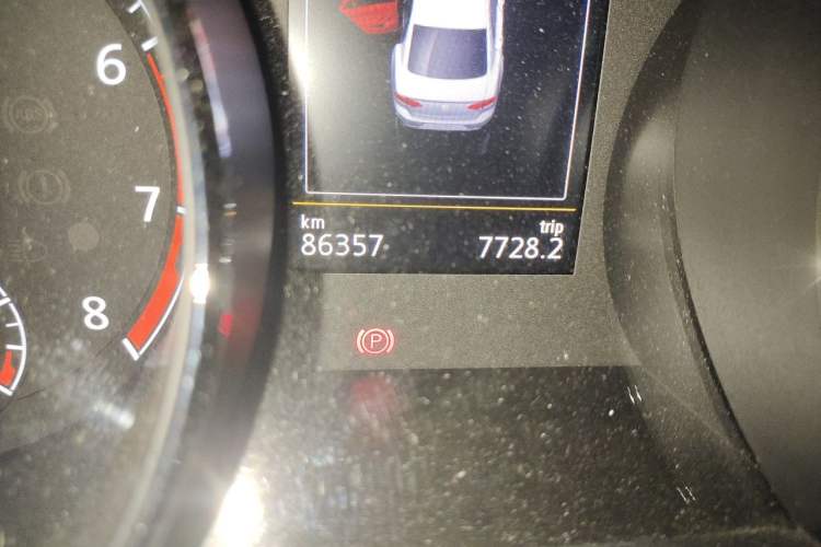 Used Volkswagen Lamando 2017 2.0T GTS Odometer Close Up