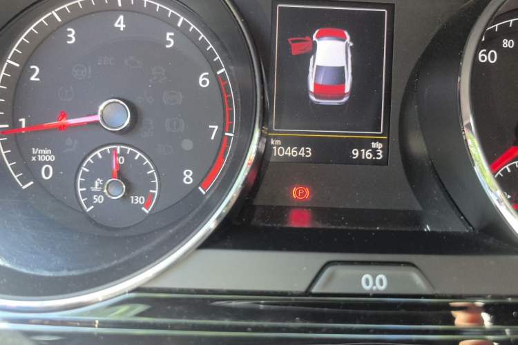 Used Volkswagen Lamando 2017 2.0T GTS Odometer Close Up