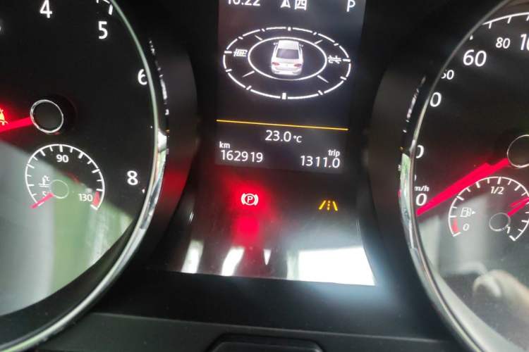 Used Volkswagen Lamando 2017 2.0T GTS Odometer Close Up