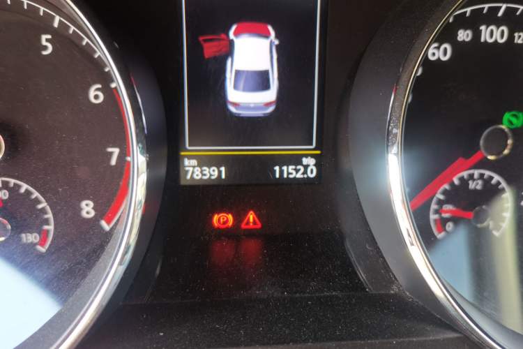 Used Volkswagen Lamando 2017 2.0T GTS Odometer Close Up