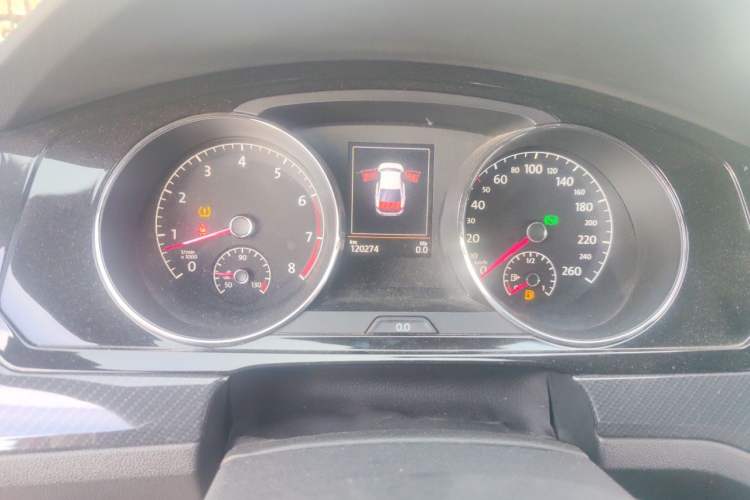 Used Volkswagen Lamando 2017 2.0T GTS Odometer Close Up
