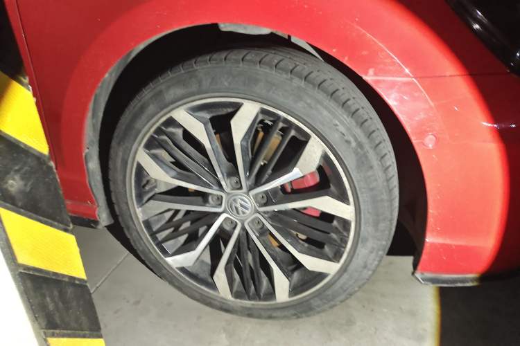 Used Volkswagen Lamando 2017 2.0T GTS Right Front Wheel Hub