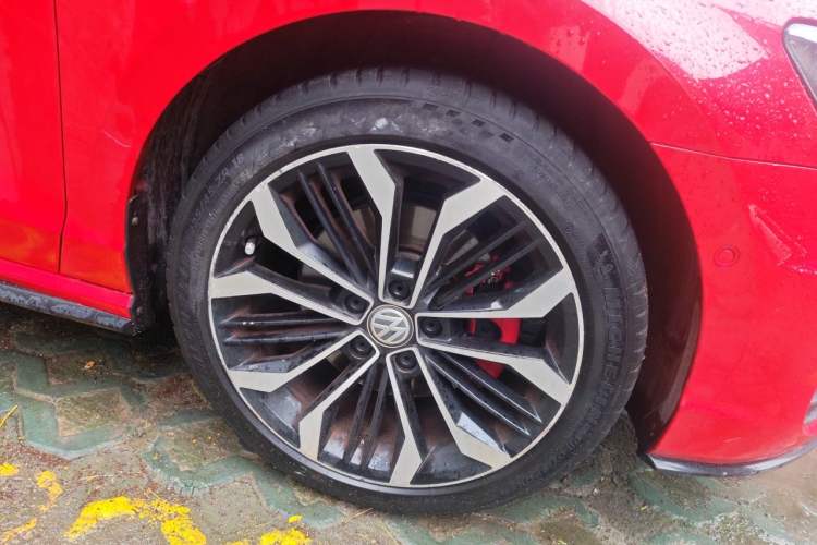Used Volkswagen Lamando 2017 2.0T GTS Right Front Wheel Hub