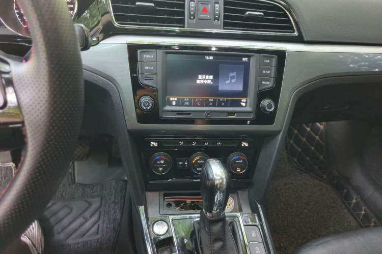 Used Volkswagen Lamando 2017 280TSI DSG Comfort Edition Audio And AC Panel
