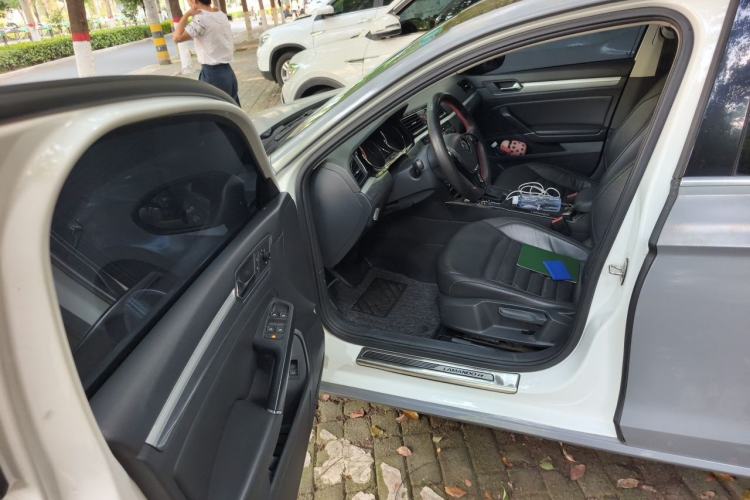 Used Volkswagen Lamando 2017 280TSI DSG Comfort Edition Driver Seat
