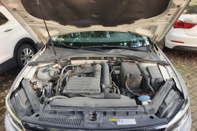 Used Volkswagen Lamando 2017 280TSI DSG Comfort Edition Engine Bay