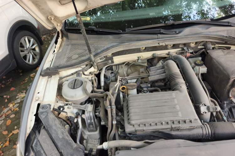 Used Volkswagen Lamando 2017 280TSI DSG Comfort Edition Engine Bay Right