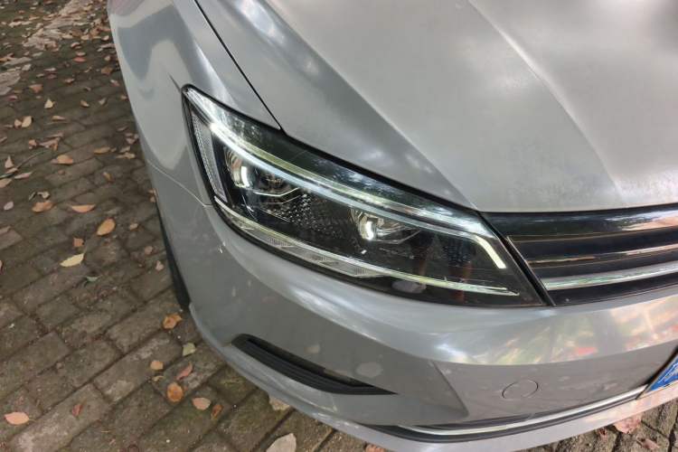 Used Volkswagen Lamando 2017 280TSI DSG Comfort Edition Right Front Headlight