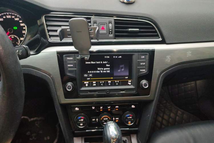 Used Volkswagen Lamando 2017 280TSI DSG Comfort Edition Audio And AC Panel