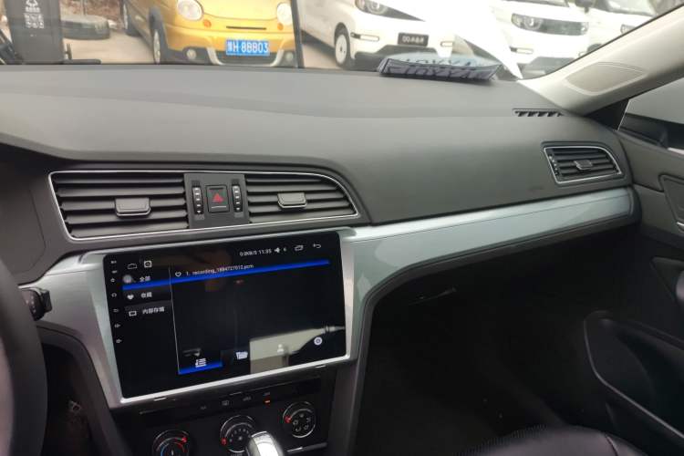 Used Volkswagen Lamando 2017 230TSI DSG Fashion Edition Audio And AC Panel