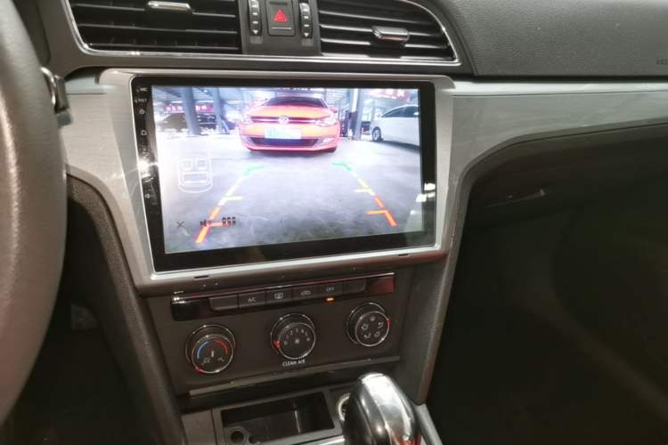 Used Volkswagen Lamando 2017 230TSI DSG Fashion Edition Audio And AC Panel