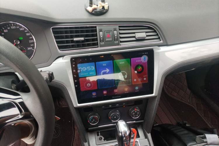 Used Volkswagen Lamando 2017 230TSI DSG Fashion Edition Audio And AC Panel