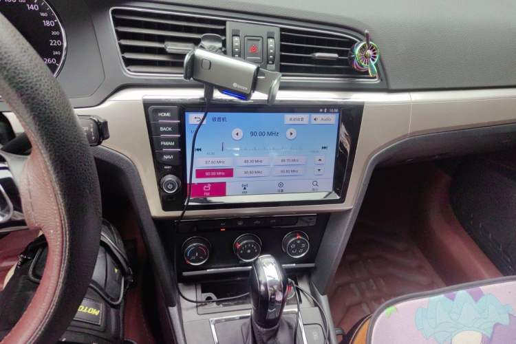 Used Volkswagen Lamando 2017 230TSI DSG Fashion Edition Audio And AC Panel