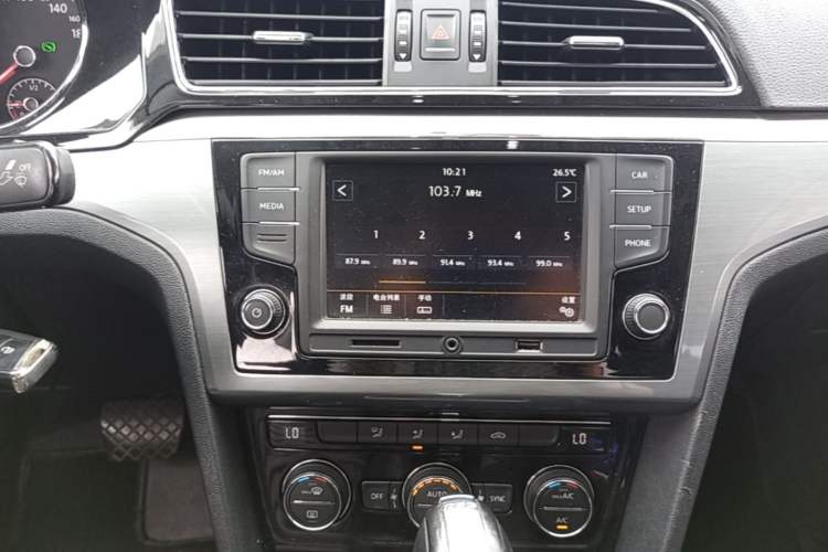 Used Volkswagen Lamando 2017 280TSI DSG Comfort Edition Audio And AC Panel