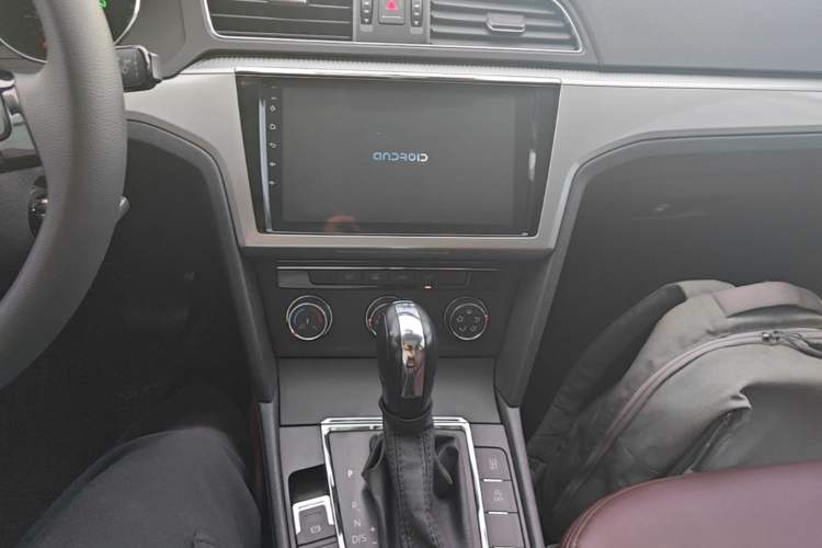 Used Volkswagen Lamando 2017 230TSI DSG Fashion Edition Audio And AC Panel