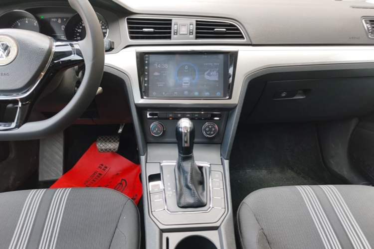 Used Volkswagen Lamando 2017 230TSI DSG Fashion Edition Audio And AC Panel