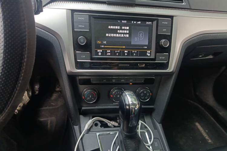 Used Volkswagen Lamando 2017 230TSI DSG Fashion Edition Audio And AC Panel