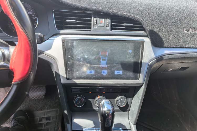 Used Volkswagen Lamando 2017 230TSI DSG Fashion Edition Audio And AC Panel