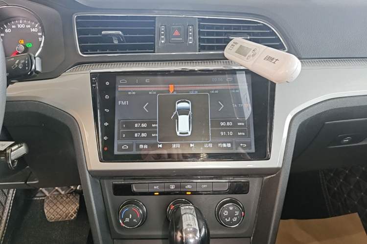 Used Volkswagen Lamando 2017 230TSI DSG Fashion Edition Audio And AC Panel