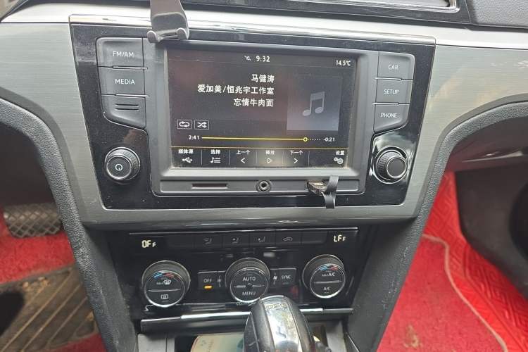 Used Volkswagen Lamando 2017 280TSI DSG Comfort Edition Audio And AC Panel