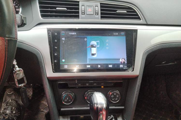 Used Volkswagen Lamando 2017 230TSI DSG Fashion Edition Audio And AC Panel
