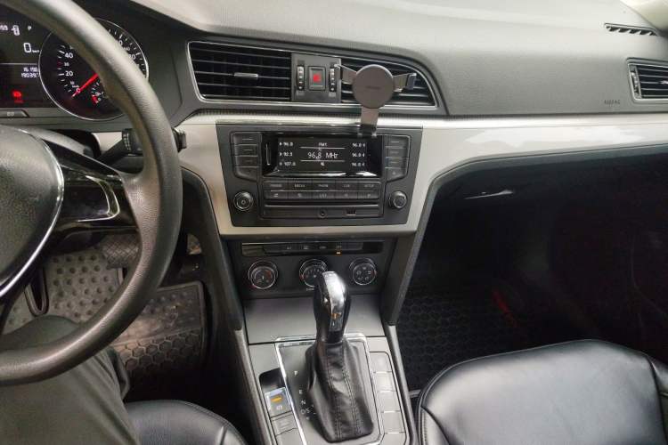 Used Volkswagen Lamando 2017 230TSI DSG Fashion Edition Audio And AC Panel