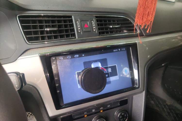 Used Volkswagen Lamando 2017 230TSI DSG Fashion Edition Audio And AC Panel