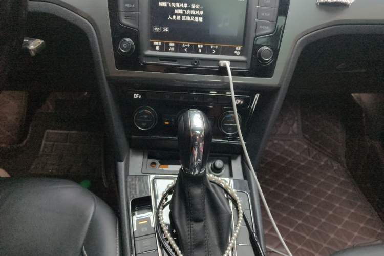 Used Volkswagen Lamando 2017 280TSI DSG Comfort Edition Audio And AC Panel