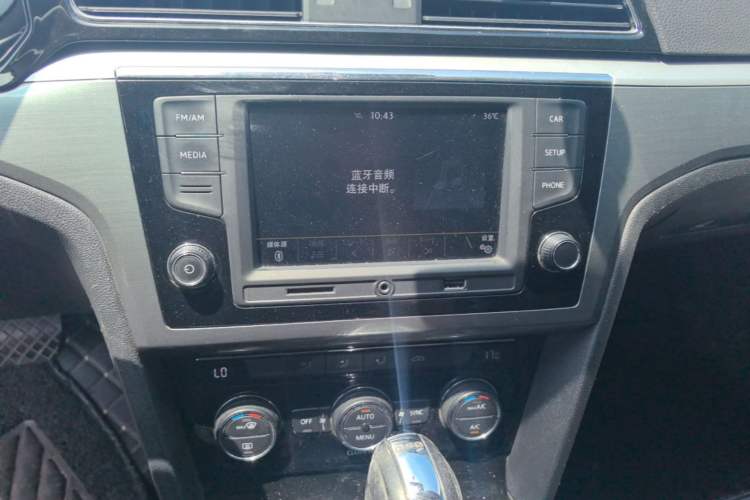 Used Volkswagen Lamando 2017 280TSI DSG Comfort Edition Audio And AC Panel