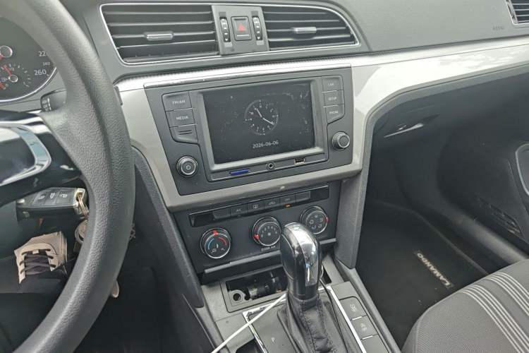Used Volkswagen Lamando 2017 230TSI DSG Fashion Edition Audio And AC Panel