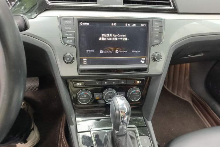 Used Volkswagen Lamando 2017 280TSI DSG Comfort Edition Audio And AC Panel