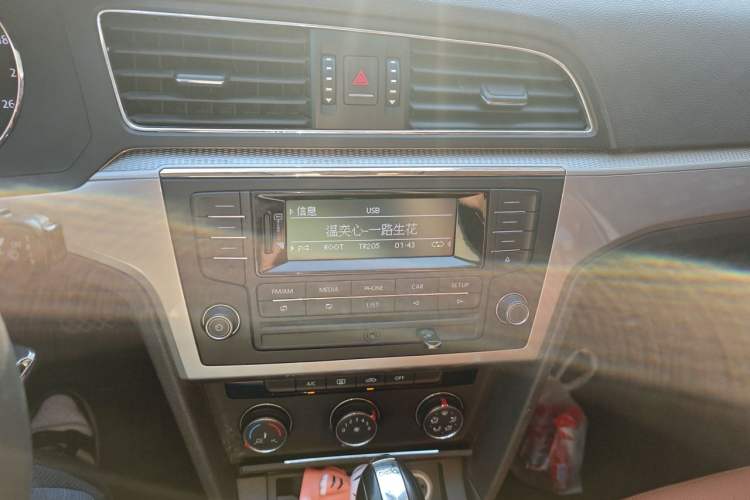 Used Volkswagen Lamando 2017 230TSI DSG Fashion Edition Audio And AC Panel