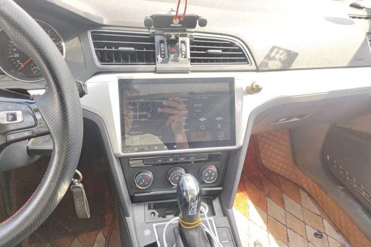 Used Volkswagen Lamando 2017 230TSI DSG Fashion Edition Audio And AC Panel