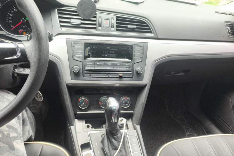 Used Volkswagen Lamando 2017 230TSI DSG Fashion Edition Audio And AC Panel