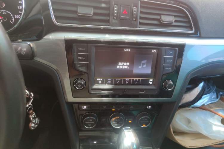 Used Volkswagen Lamando 2017 280TSI DSG Comfort Edition Audio And AC Panel
