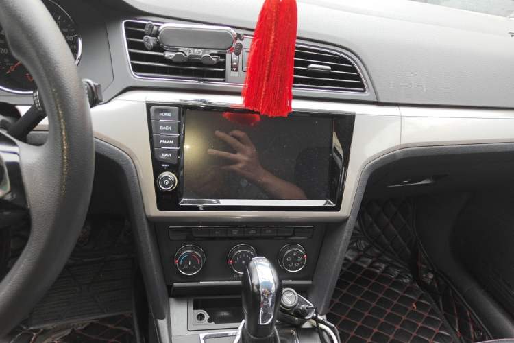 Used Volkswagen Lamando 2017 230TSI DSG Fashion Edition Audio And AC Panel
